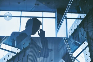 Poradnik: Jak bezpiecznie zawrzeć umowę najmu gruntów rolnych — klauzule i pułapki